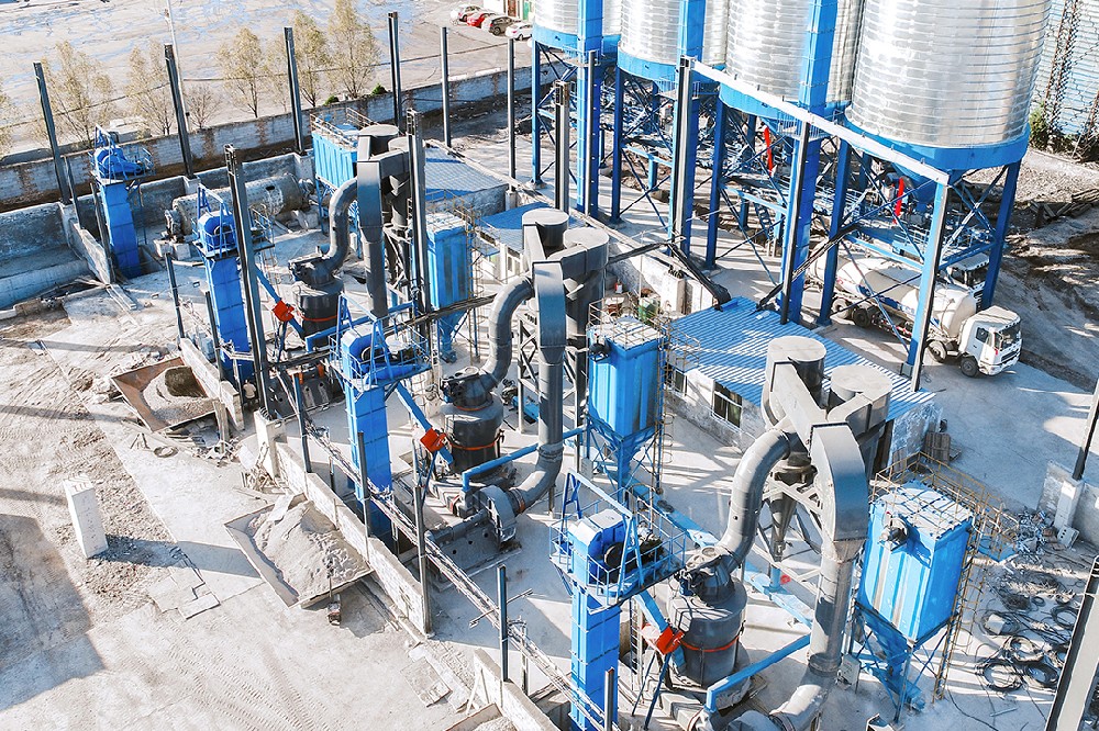 Comment fonctionne une usine de broyage Raymond d'une capacité annuelle de 300 kilotonnes?